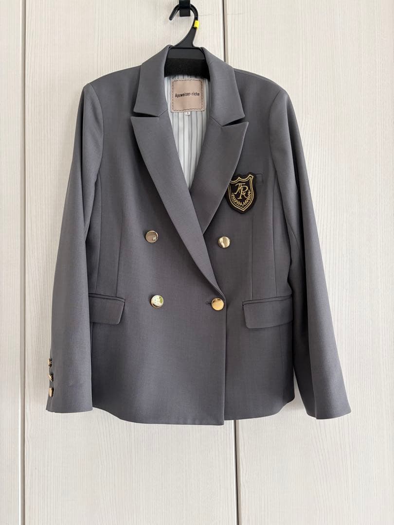 アプワイザーリッシェ エンブレム付きテーラードジャケット