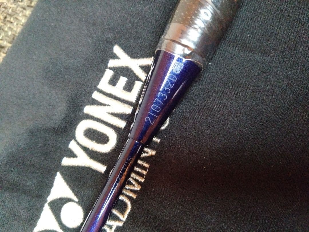 [美品] YONEX ヨネックスバドミントンラケット アストロクス00