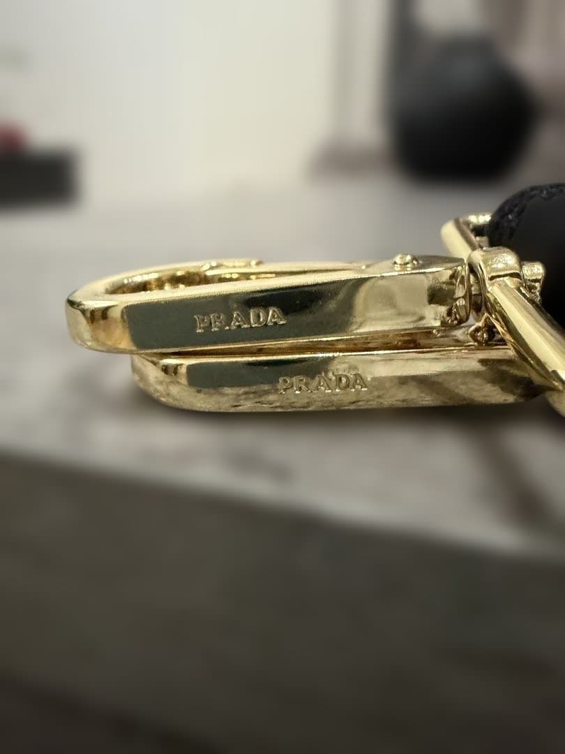 【未使用品】PRADA カナパブラックキャンバスストラップ　黒　ゴールド金具