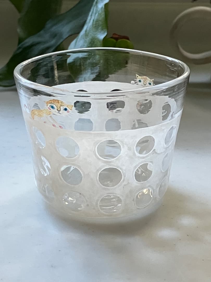 松岡装子さんの猫のイラスト絵付けガラスカップ