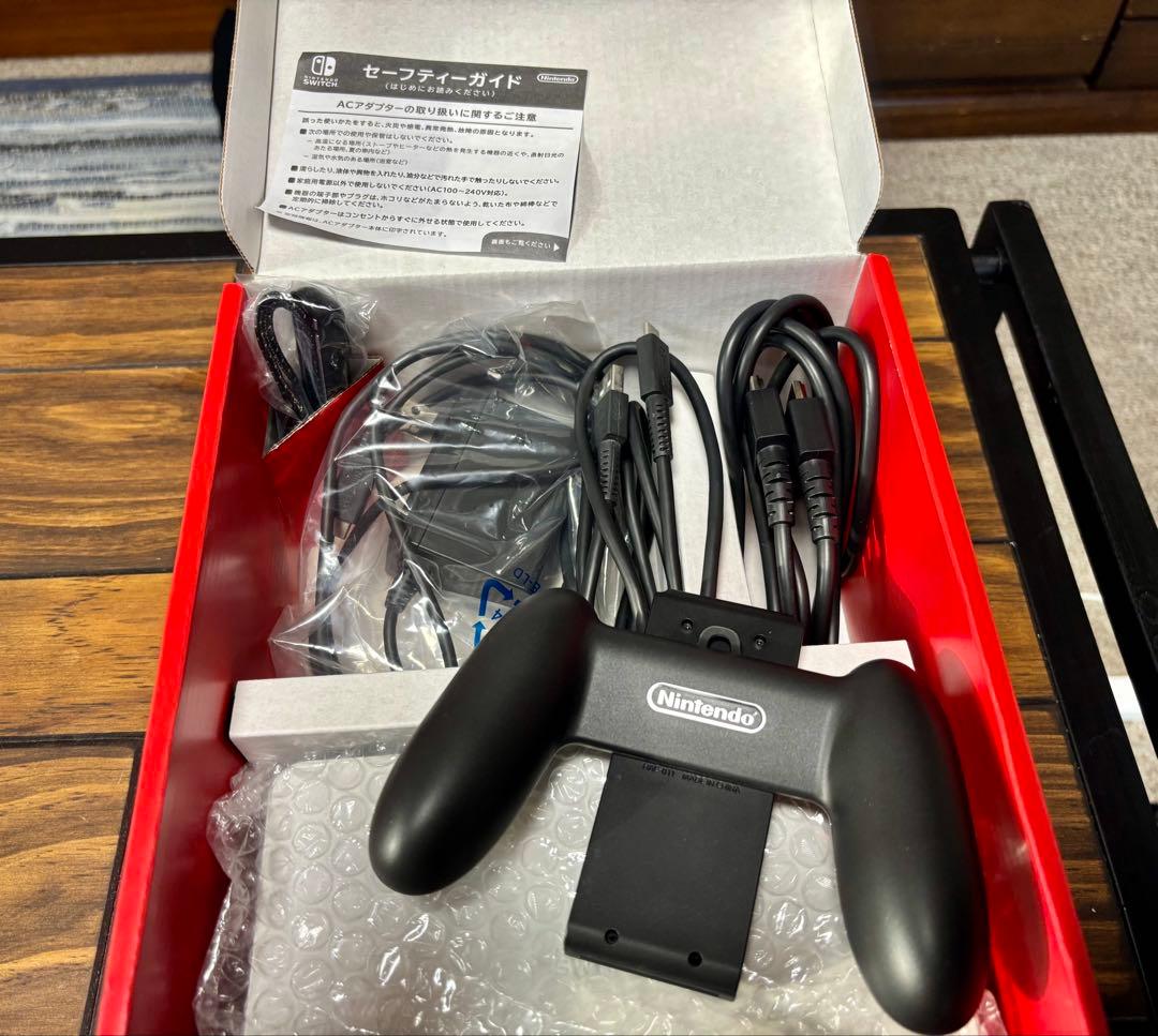 美品【Nintendo Switch 有機ELモデル】