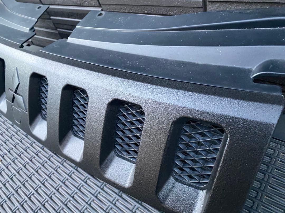 最終値下げ中❗️デリカd5 デリカD5 フロントグリル　チッピング　ブラック