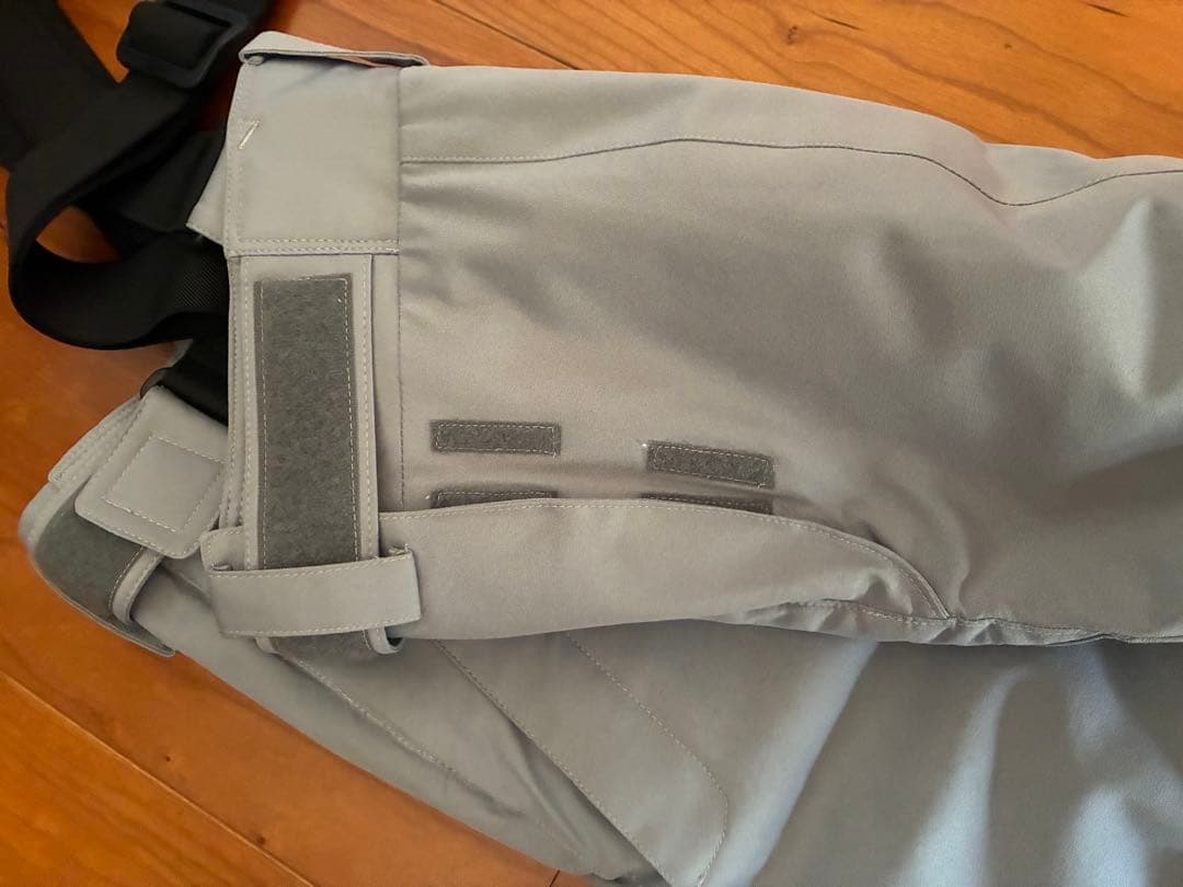 オンヨネ　女性用スキーウェア 花柄