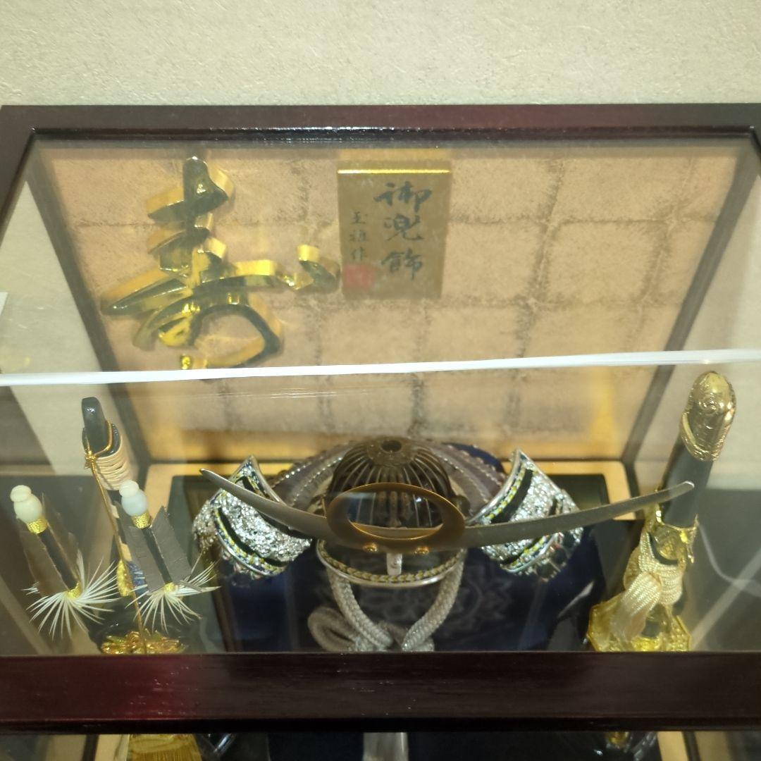 上杉謙信　兜ガラスケース入　五月人形　鎧　兜飾り