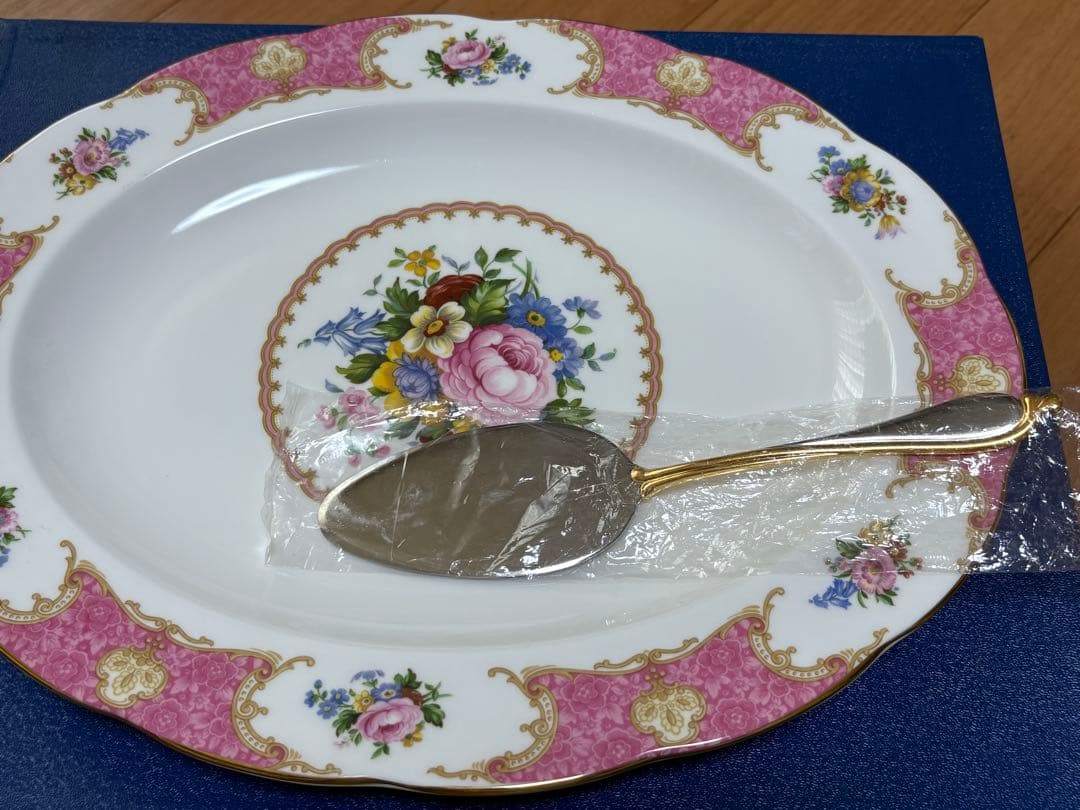 未使用ロイヤルアルバート　レディカーライル　大皿　パーティー皿　オーバル　ピンク