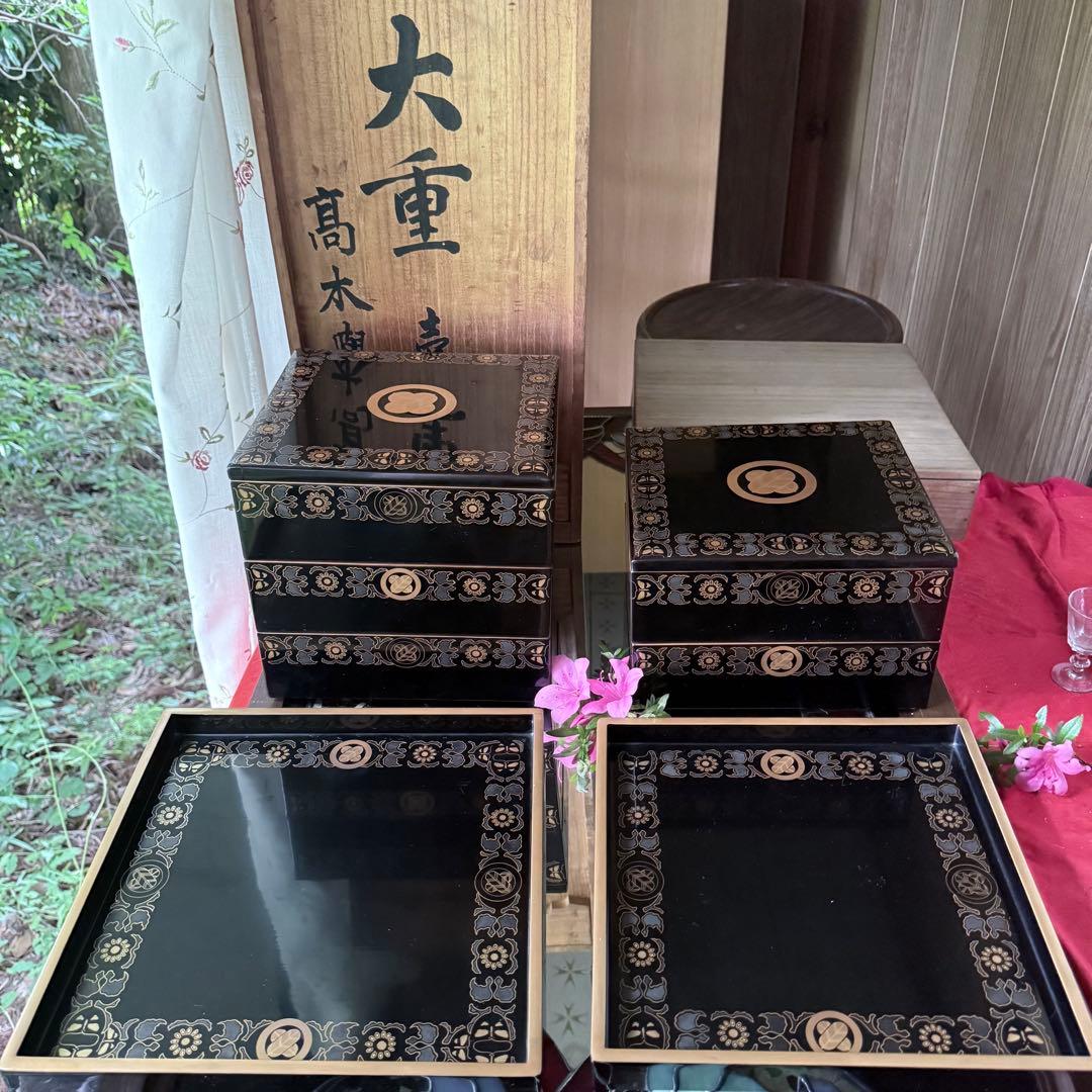 2167様感謝‼️JAPAN蒔絵鷹の羽家紋と蝶鳥花五段重二枚蓋と重ね盆二枚木箱入