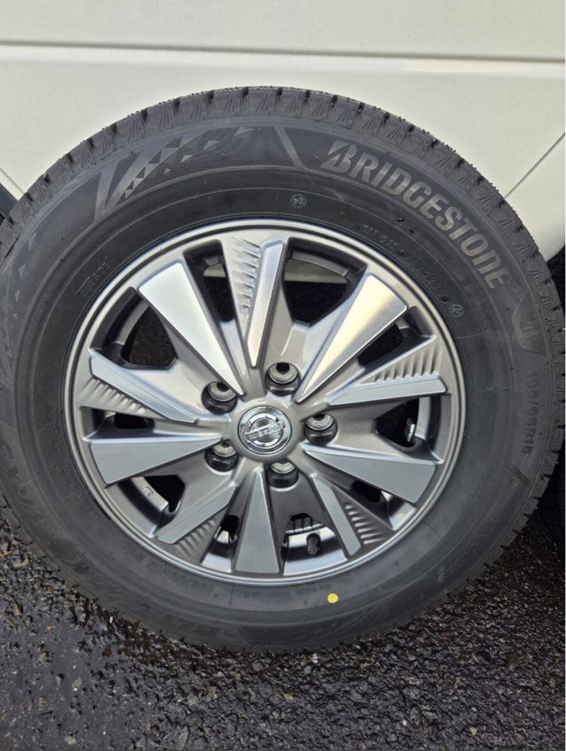 専用　ブリヂストン BLIZZAKスタッドレスVRX3 セレナC27195/65