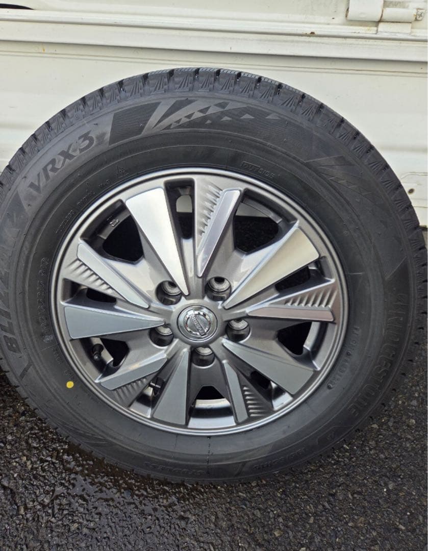 専用　ブリヂストン BLIZZAKスタッドレスVRX3 セレナC27195/65