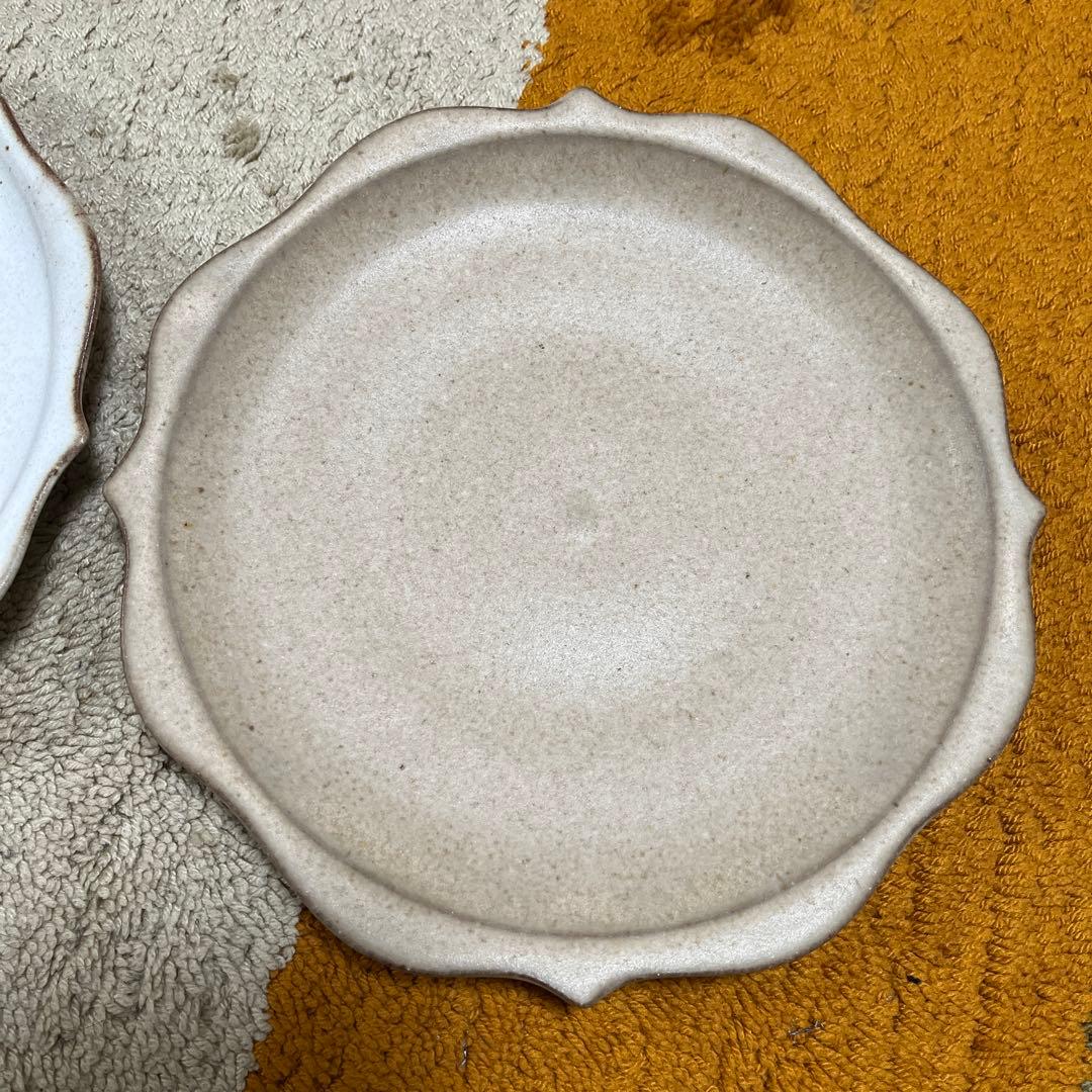 鯨井　円美　稜花皿　白　ピンクベージュ陶器　新品　未使用　2枚セット