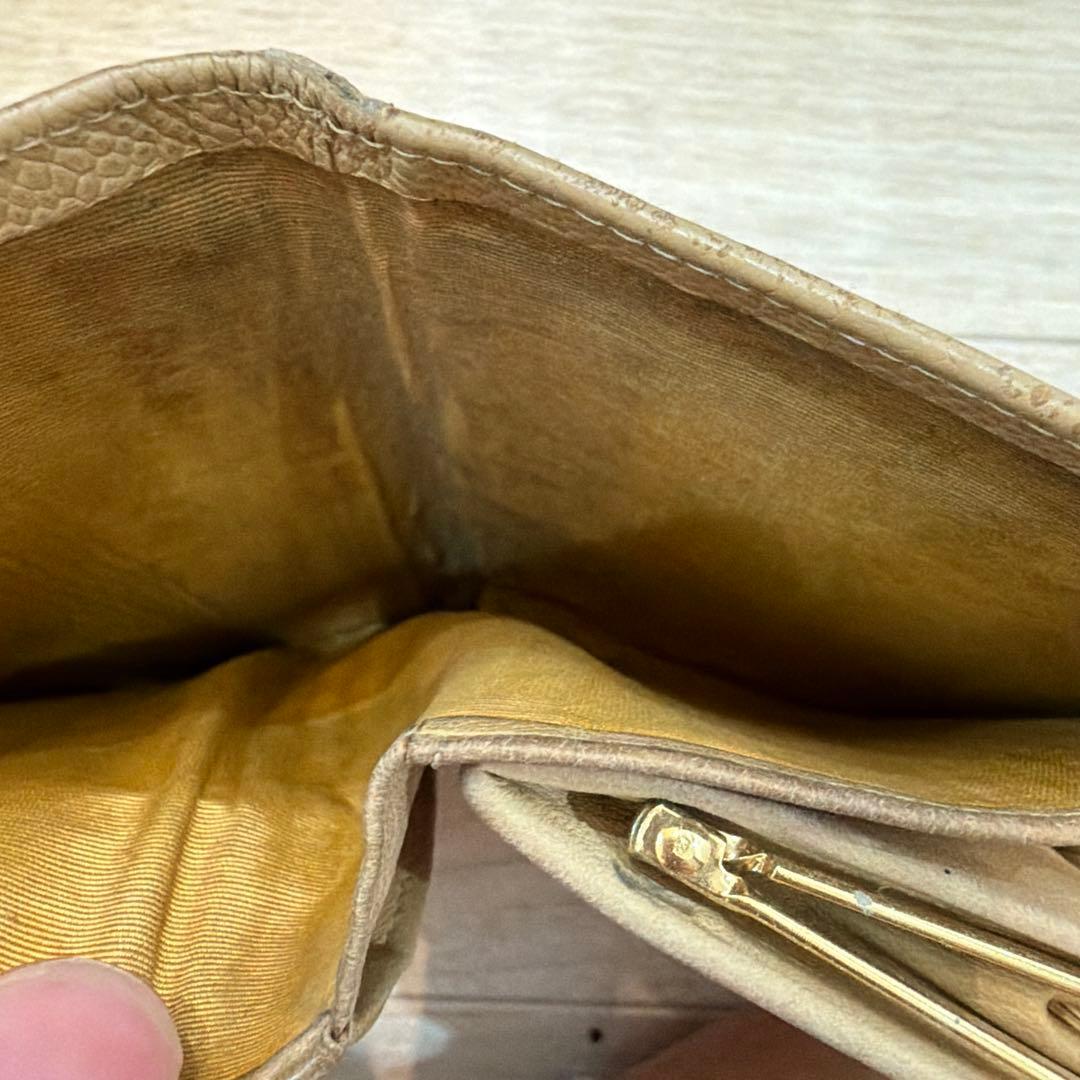 CHANEL シャネル　キャビアスキン　二つ折り財布　ベージュ　レザー