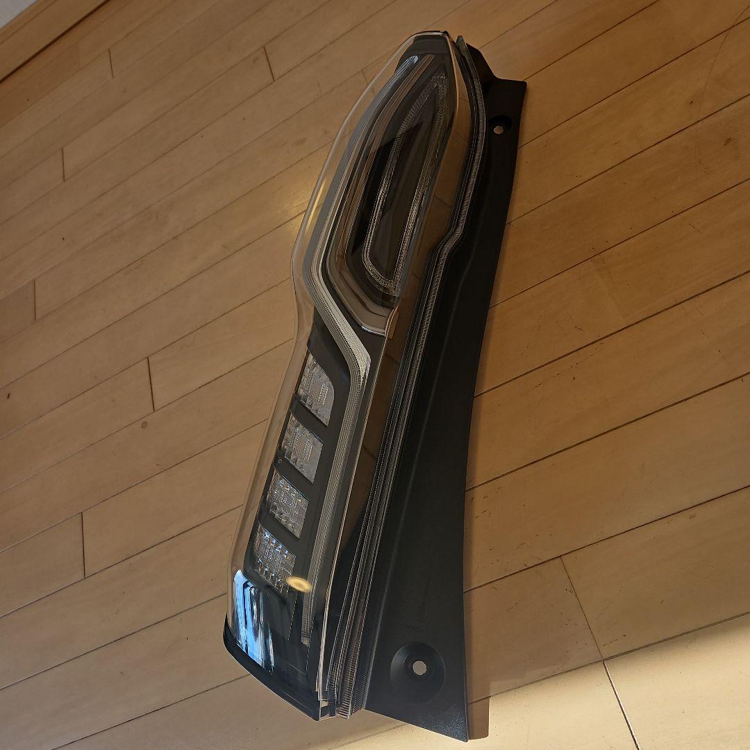 NBOXカスタム　JF-3 左テールランプ　33550-TTA-J513-M1