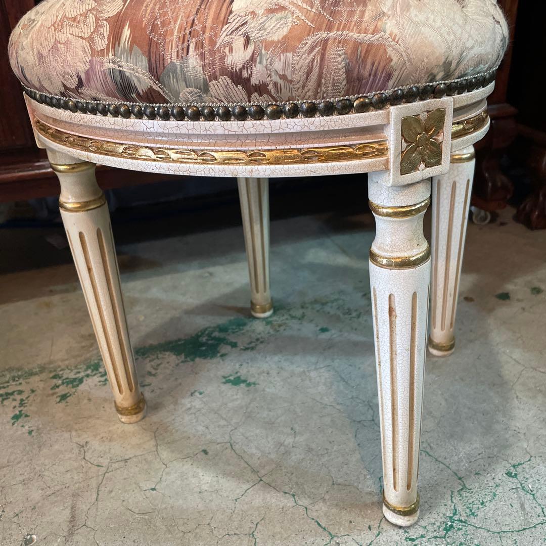 イタリア製・ロココ調チェアー・金彩・鋲打ち