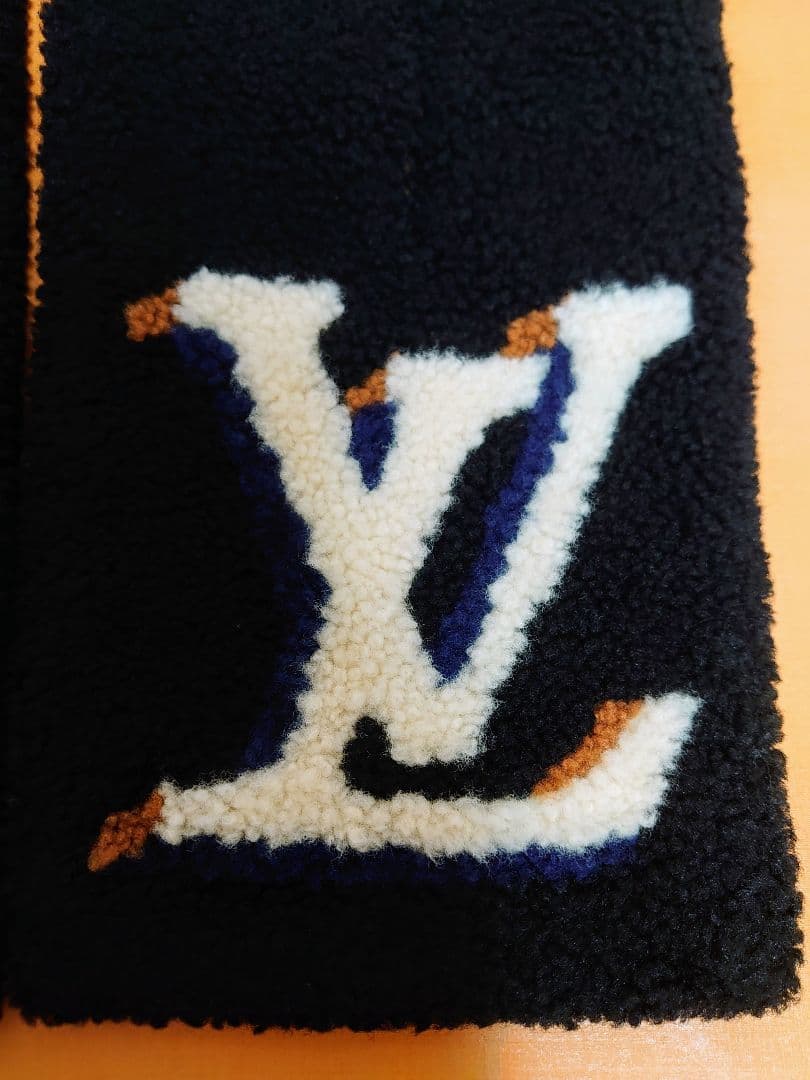 【ほぼ未使用】 ルイヴィトン マフラー　　ムートン テディ ファー マフラー黒