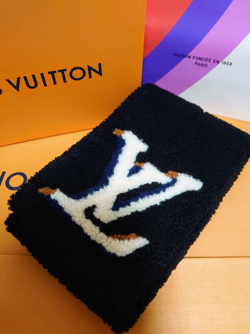 【ほぼ未使用】 ルイヴィトン マフラー　　ムートン テディ ファー マフラー黒