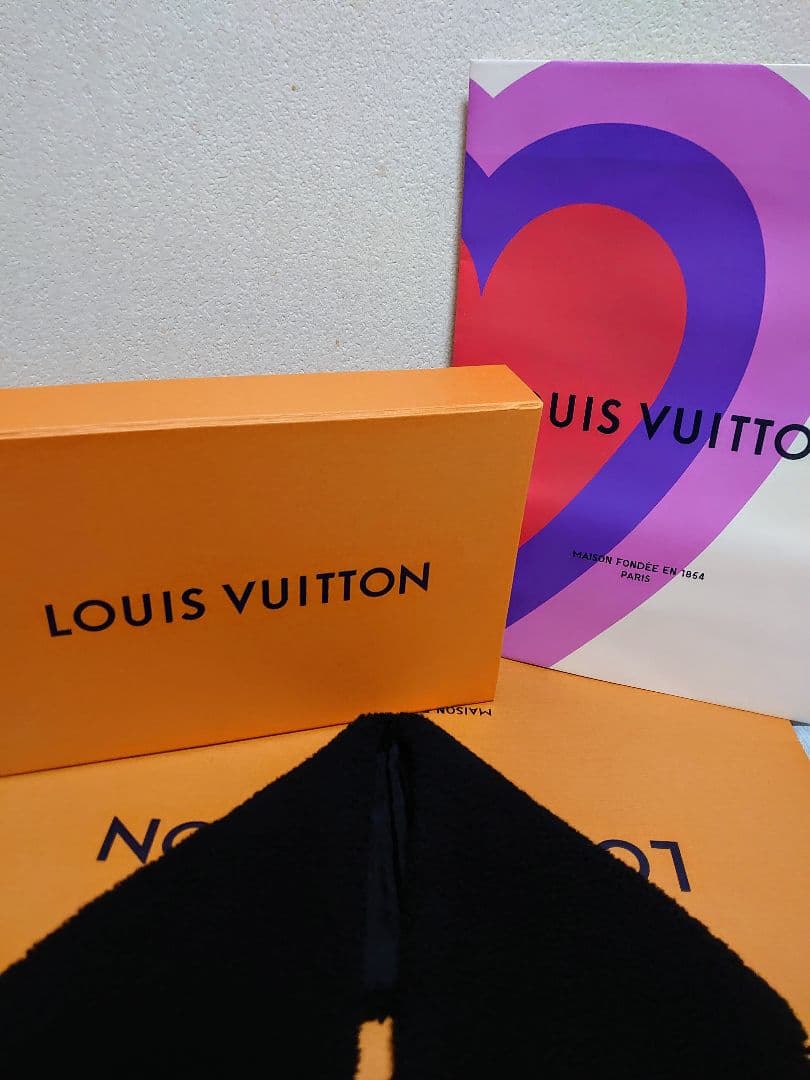 【ほぼ未使用】 ルイヴィトン マフラー　　ムートン テディ ファー マフラー黒