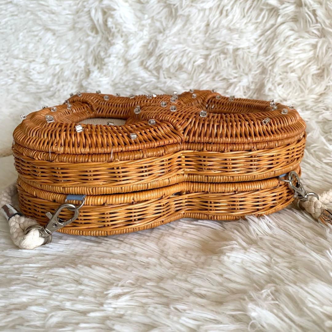 accommode プレッツェルショルダーバッグ プレッツェル