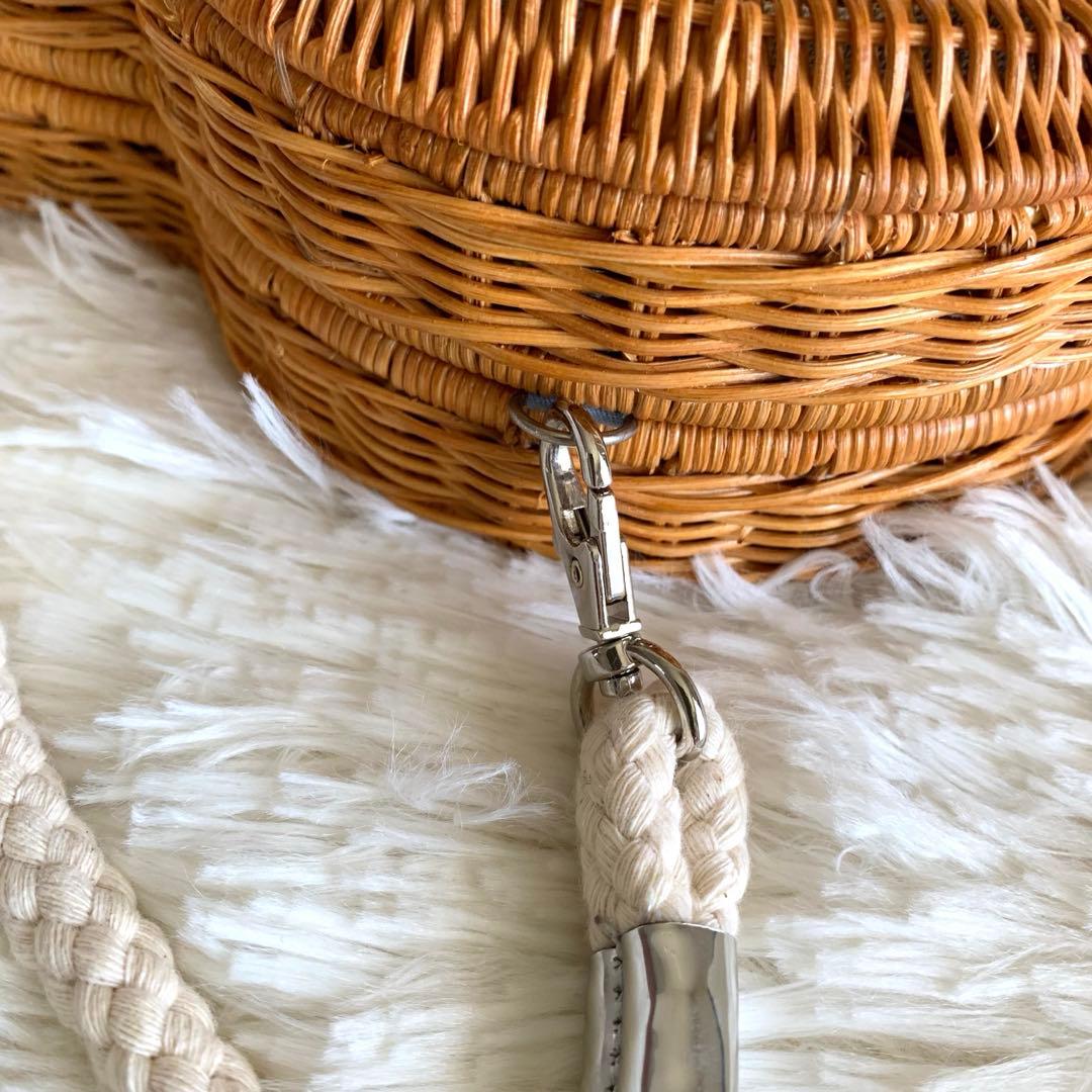 accommode プレッツェルショルダーバッグ プレッツェル