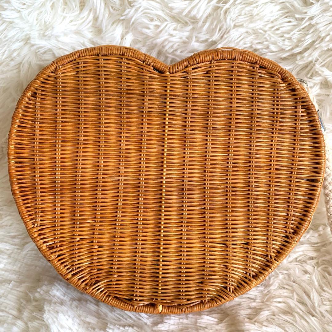 accommode プレッツェルショルダーバッグ プレッツェル