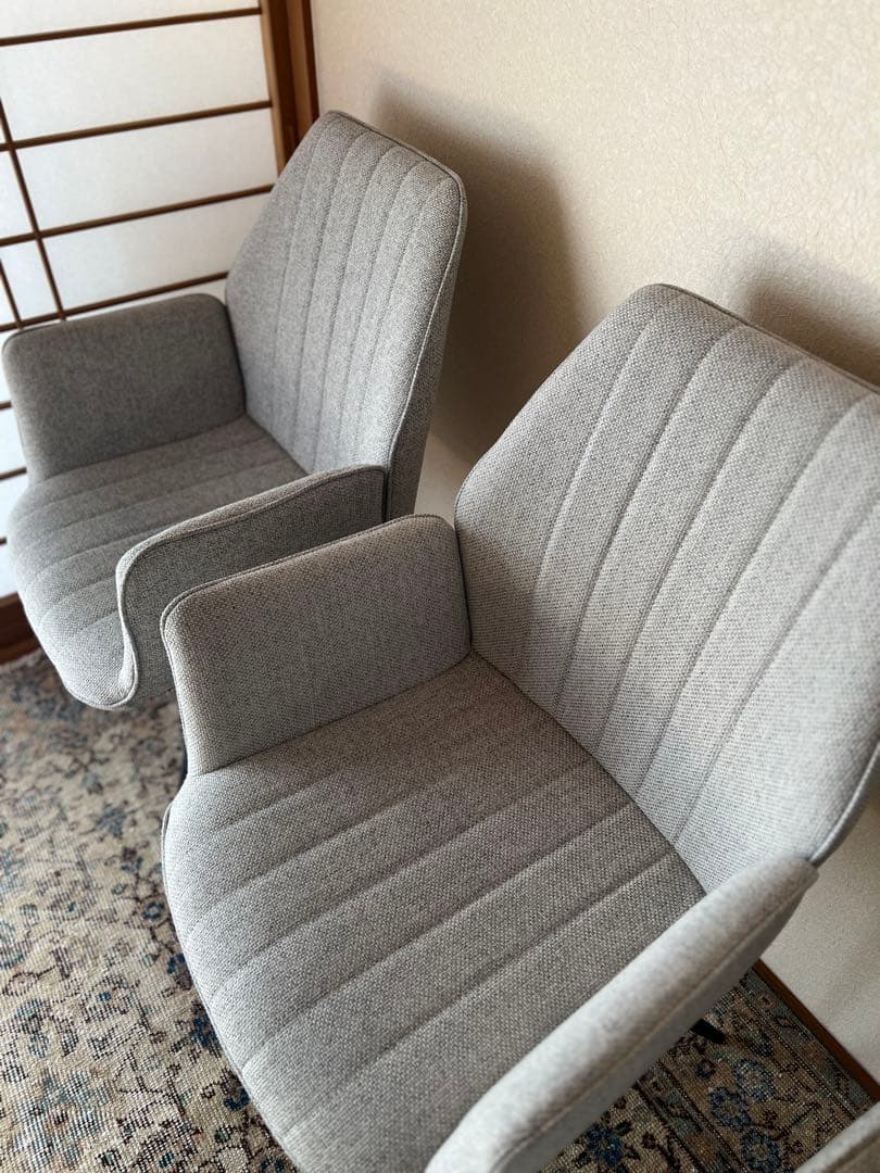 グレー 180度 回転式 肘付き ダイニングチェア 4脚セットのうちの1脚