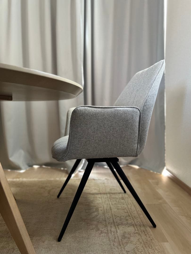 グレー 180度 回転式 肘付き ダイニングチェア 4脚セットのうちの1脚