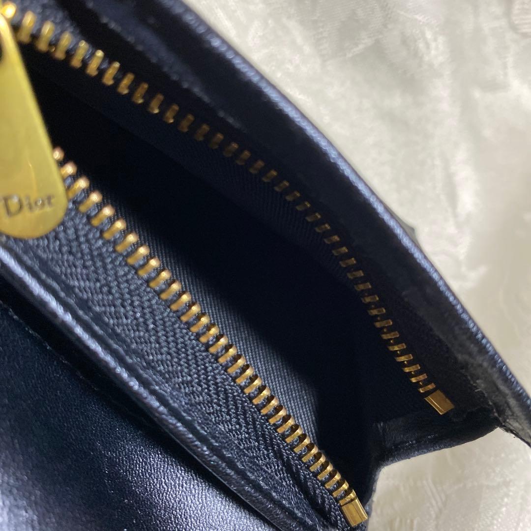 ロゴパターン 三つ折り財布