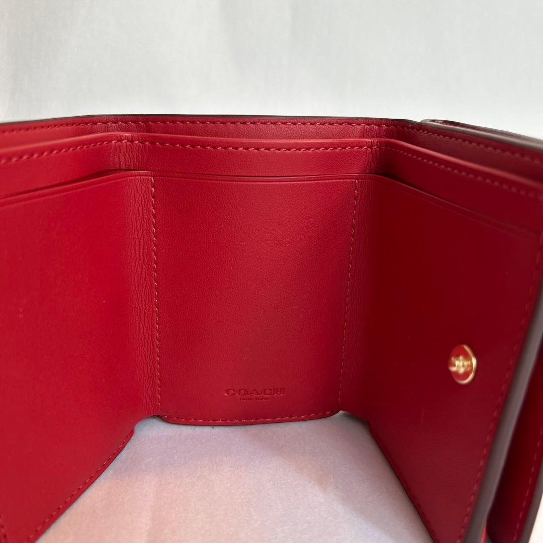 【未使用】コーチ三つ折り財布　赤×シグネチャー