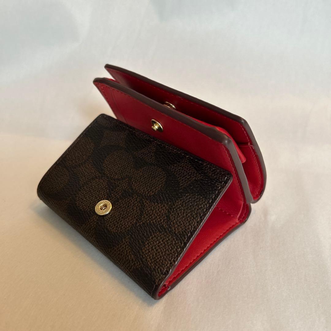 【未使用】コーチ三つ折り財布　赤×シグネチャー