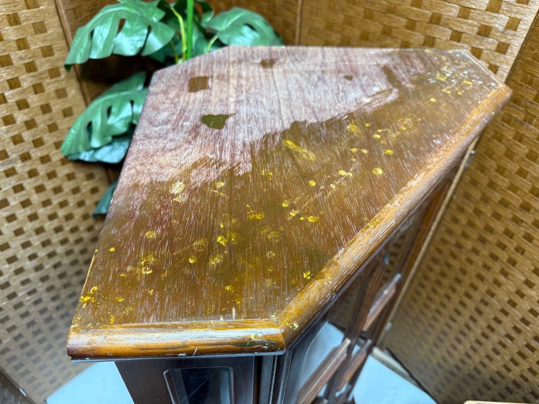 アンティークコーナーカップボード