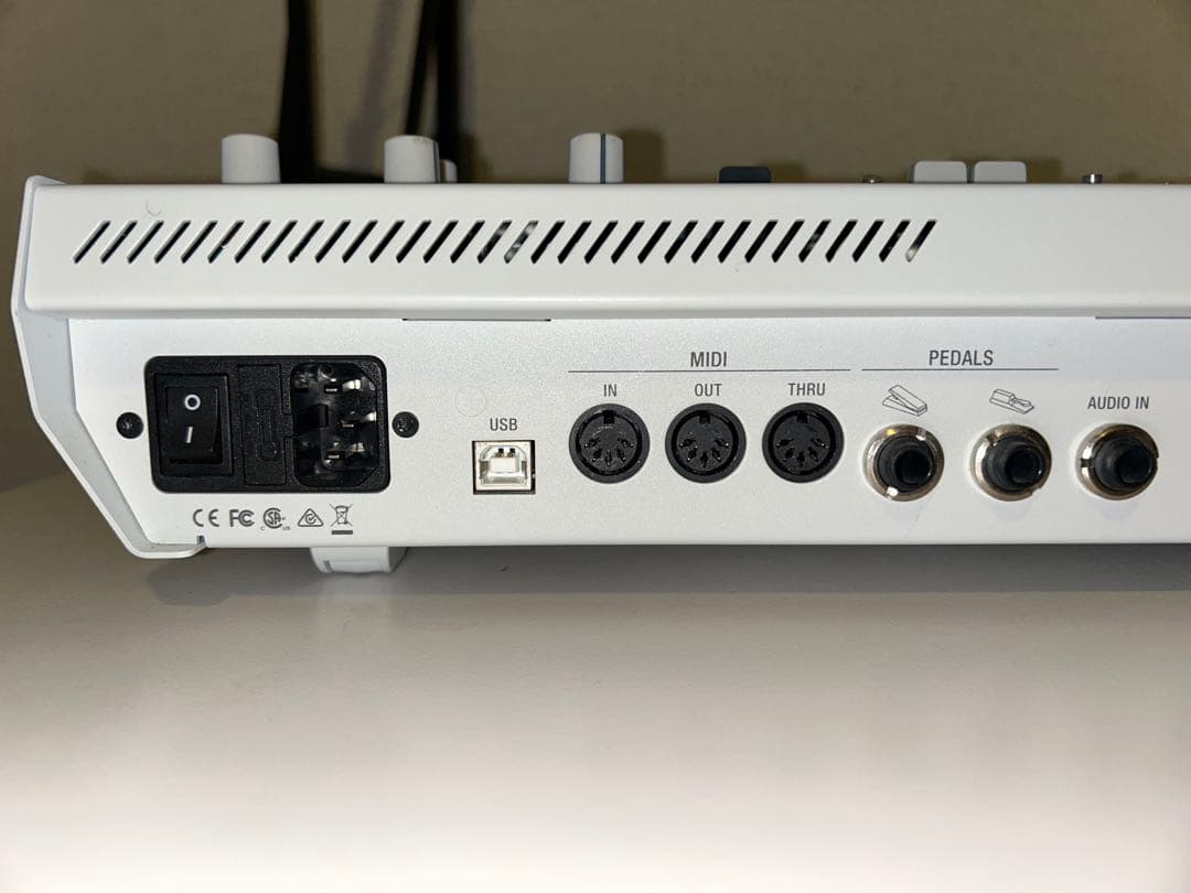 【完動品】U.D.O. SUPER 6 desktop アナログシンセサイザー