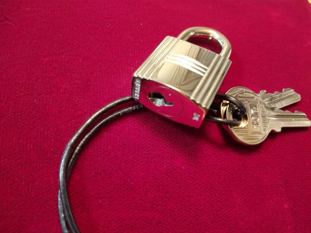 【極美品】HERMES エルメス 　カデナ南京錠　鍵2ケ