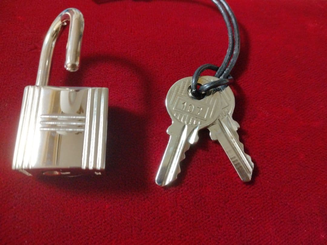 【極美品】HERMES エルメス 　カデナ南京錠　鍵2ケ