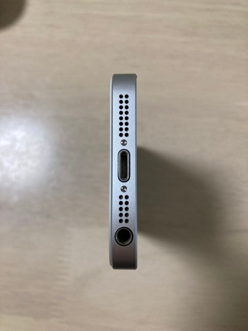 iPhone SE(第一世代)シルバー 本体