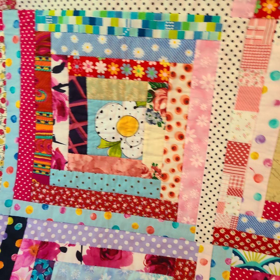 カラフルなパッチワーク タペストリー