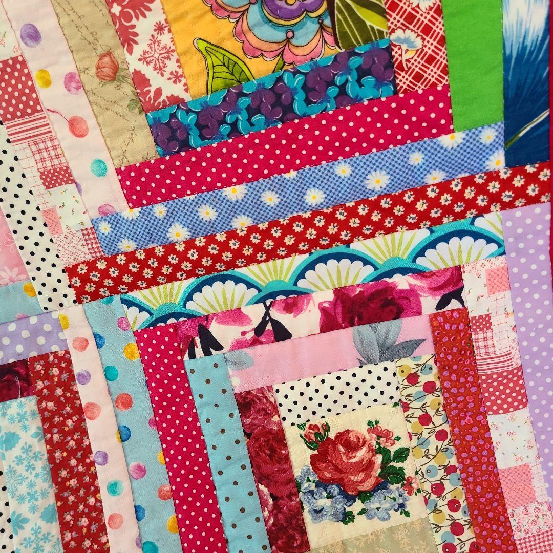 カラフルなパッチワーク タペストリー