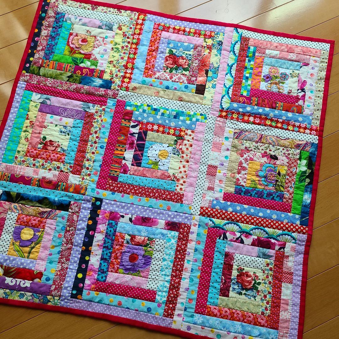 カラフルなパッチワーク タペストリー