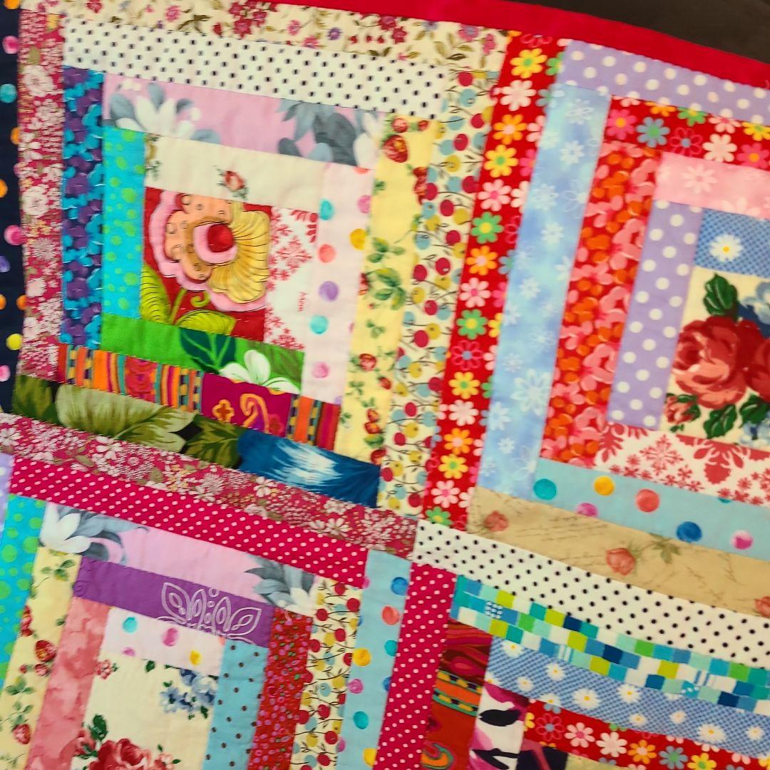 カラフルなパッチワーク タペストリー