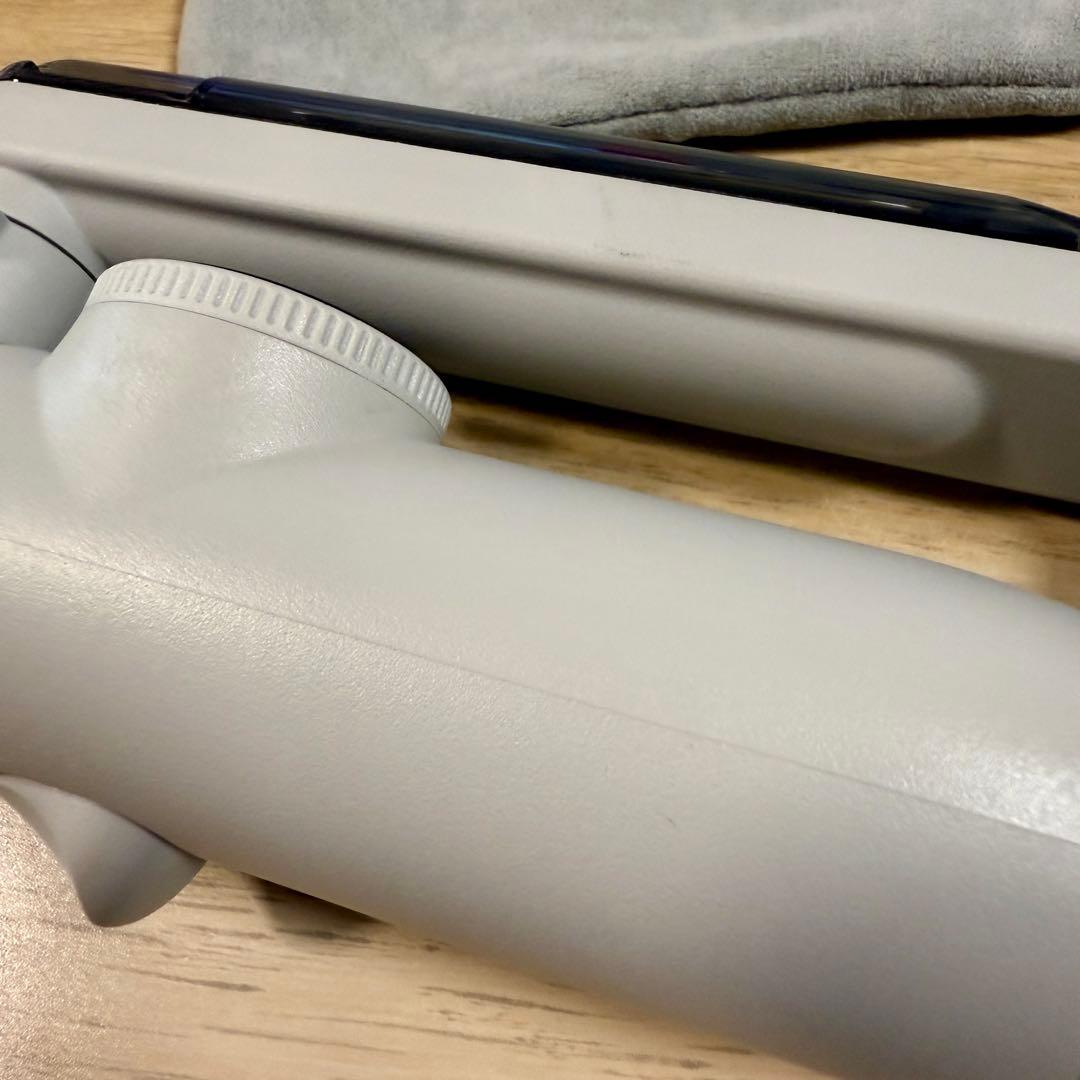 Insta360 flow Pro （磁気スマートフォンマウント、ライト付き）