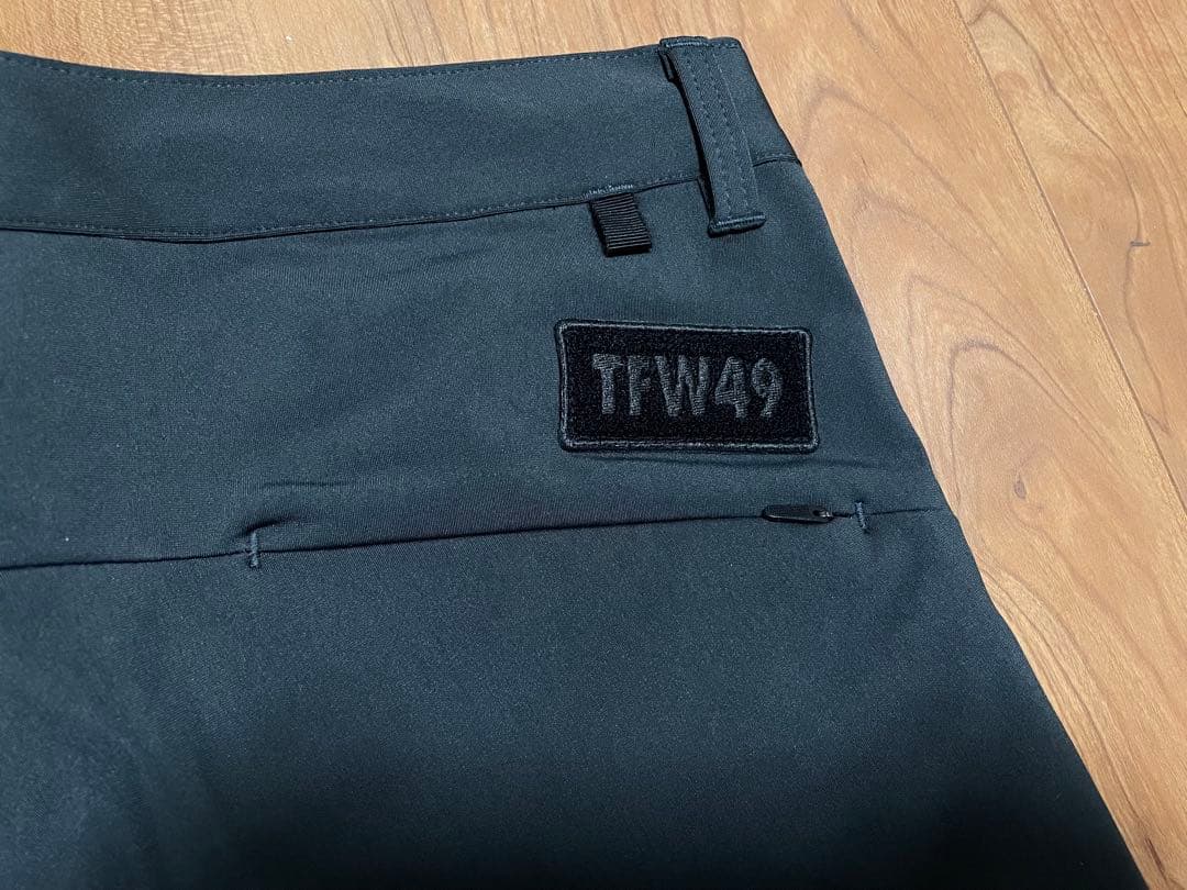 未使用　TFW49 アンクルスリムパンツ　チャコール　M ゴルフ