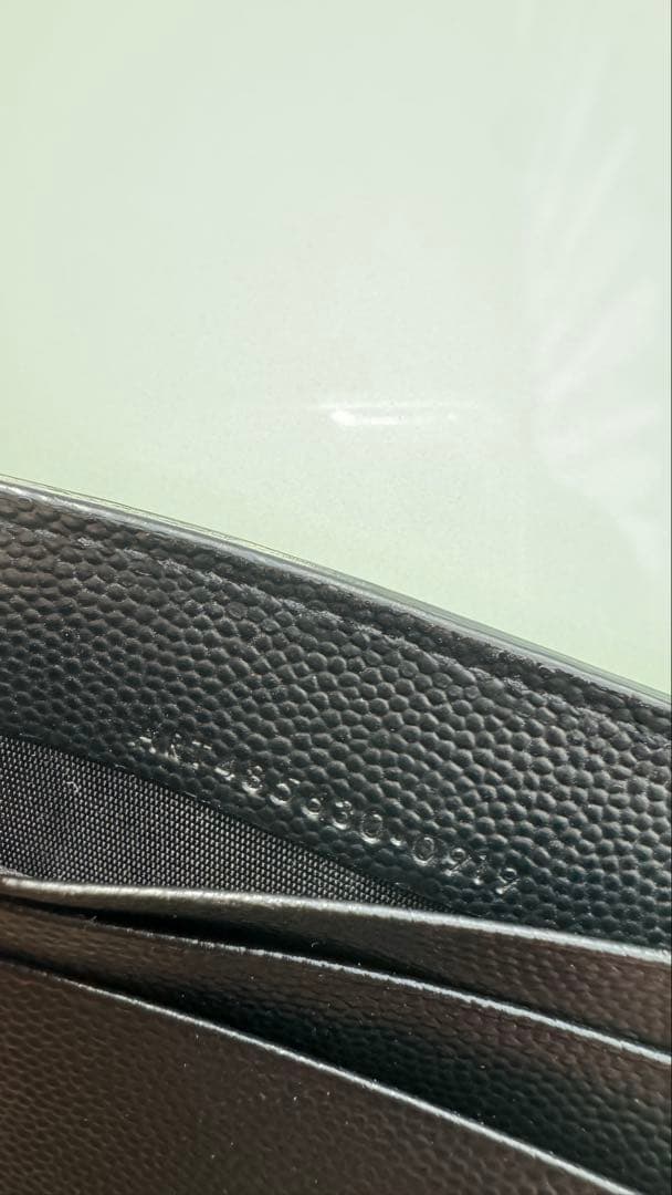 YSL ブラックレザー マネークリップ（イヴ・サンローラン）