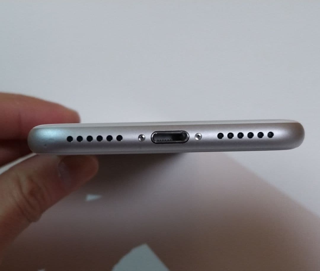 iPhone8 本体のみ 64gb