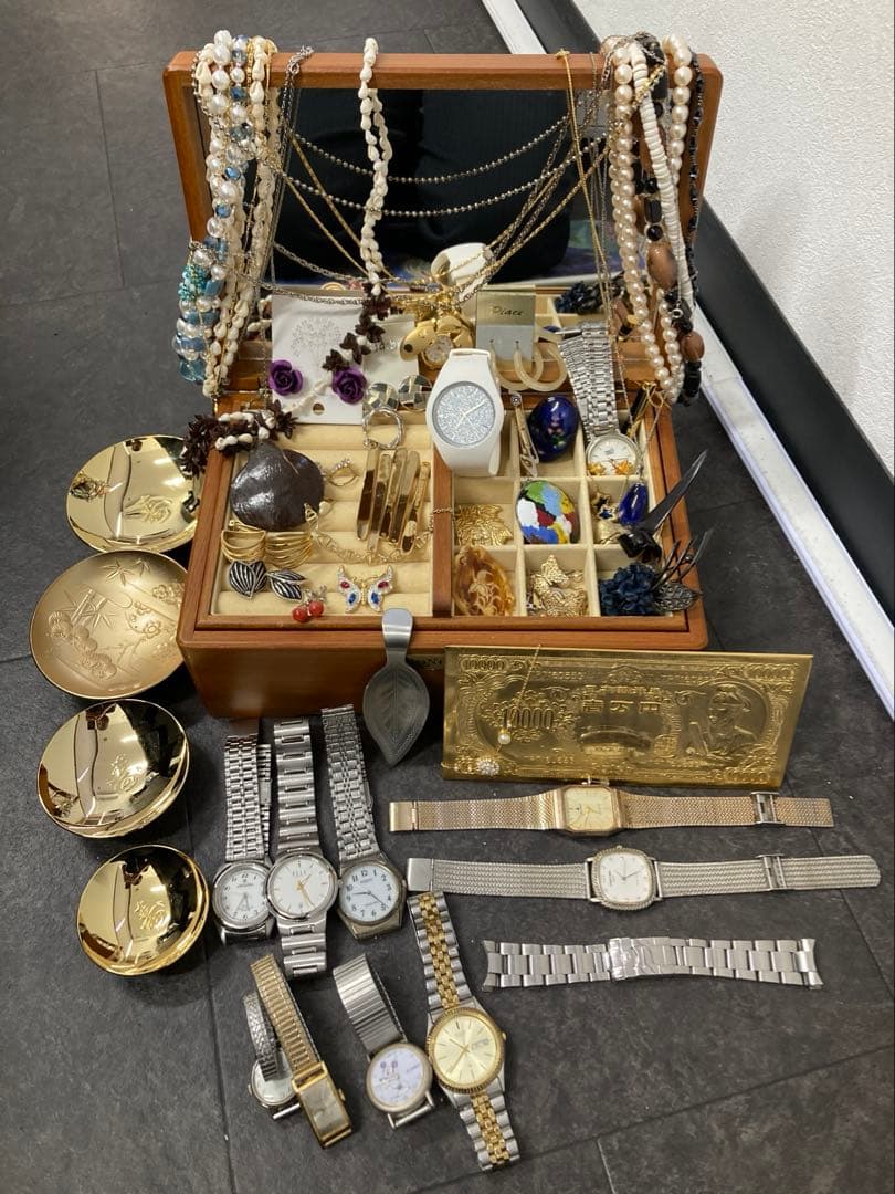 遺品整理 指輪 ネックレス イヤリング 腕時計　ブローチ カフス パール