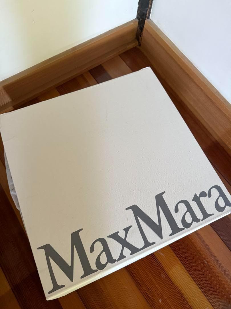 J*M様 【新品未使用・タグ、箱付】マックスマーラ　ケープ TEBE