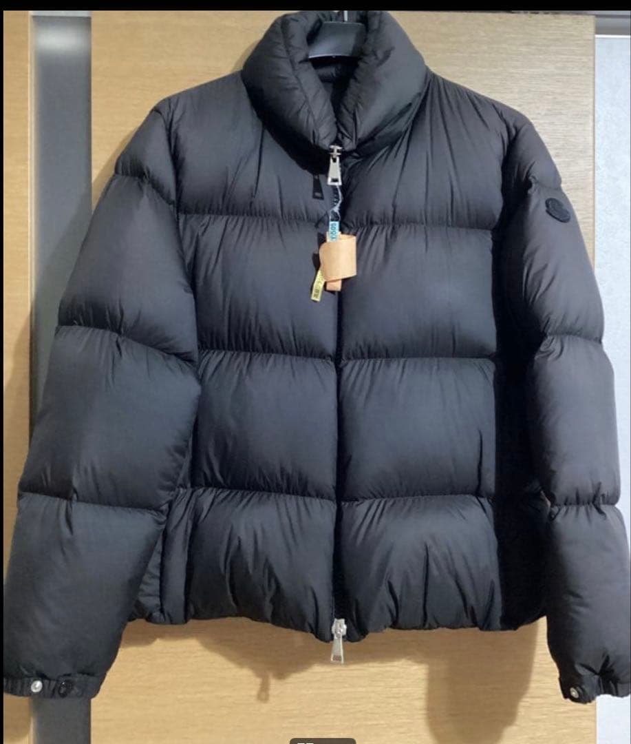 BE-AGI オールインワンマスク36枚入りとモンクレールのダウンジャケット