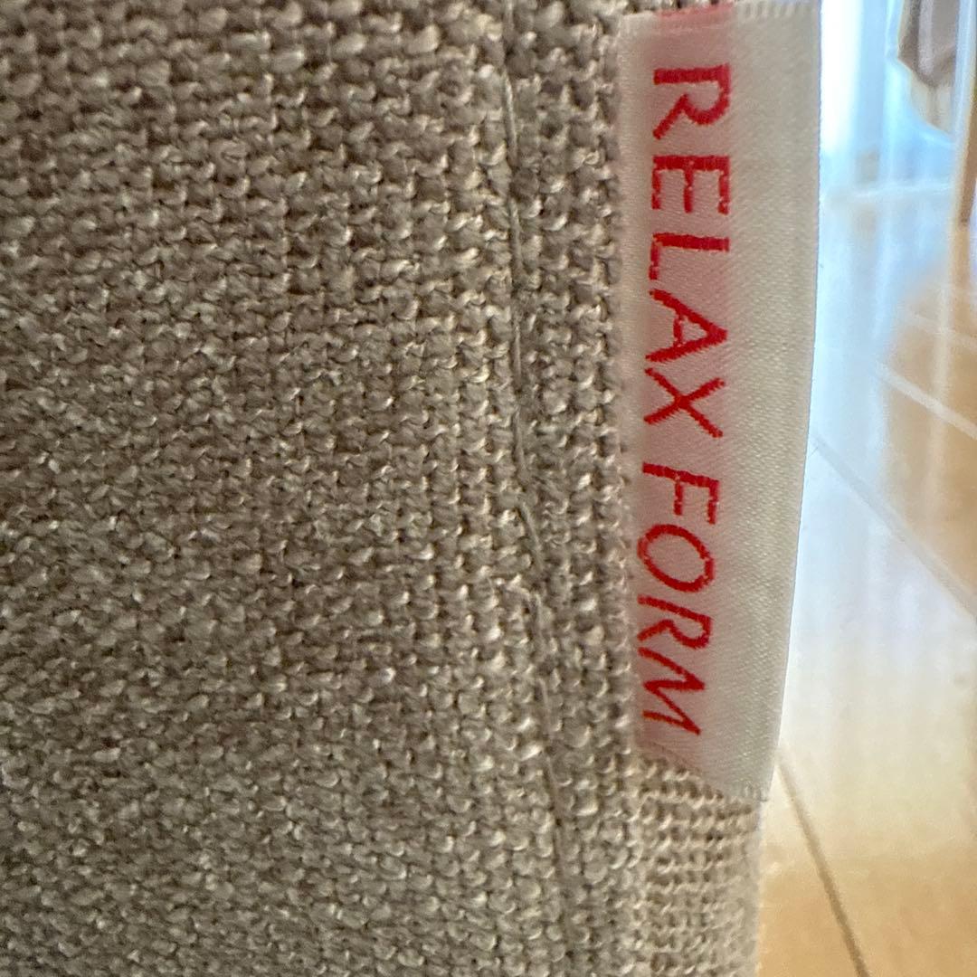 ベージュのファブリックコーナーソファ