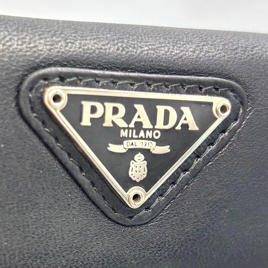 美品　プラダ　ナイロン/レザーブラック三つ折り財布　三角ロゴ　レディース　メンズ