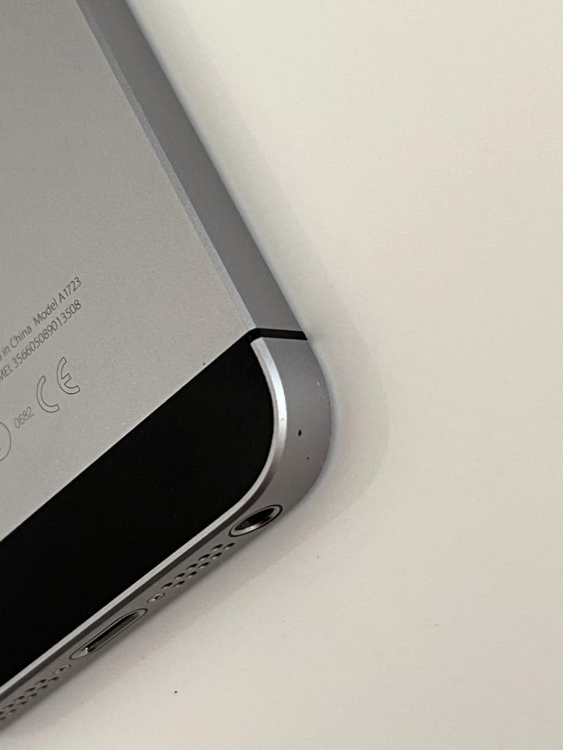 ぽ　iPhone SE（第1世代）128GB SIMフリー 動作確認済み