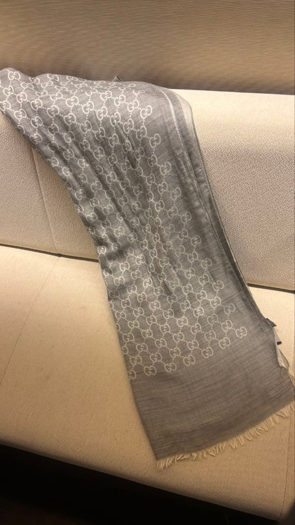 GUCCI グレー ロゴパターン ストール