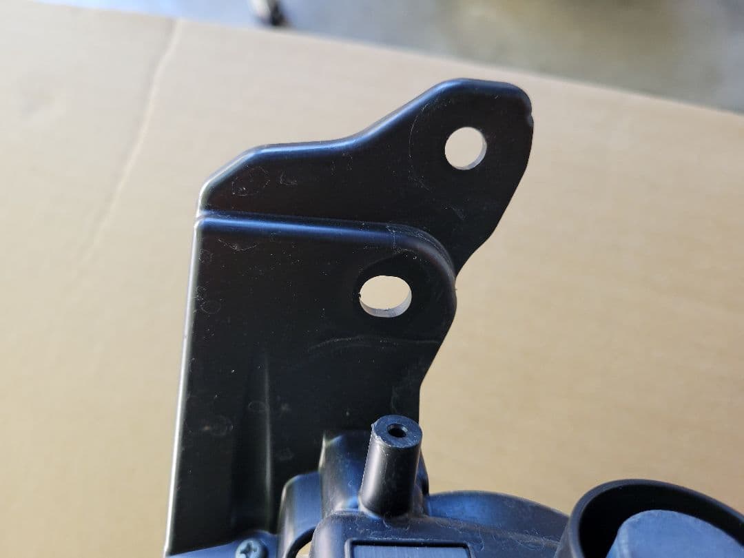 スズキスイフト　右側LEDヘッドライト