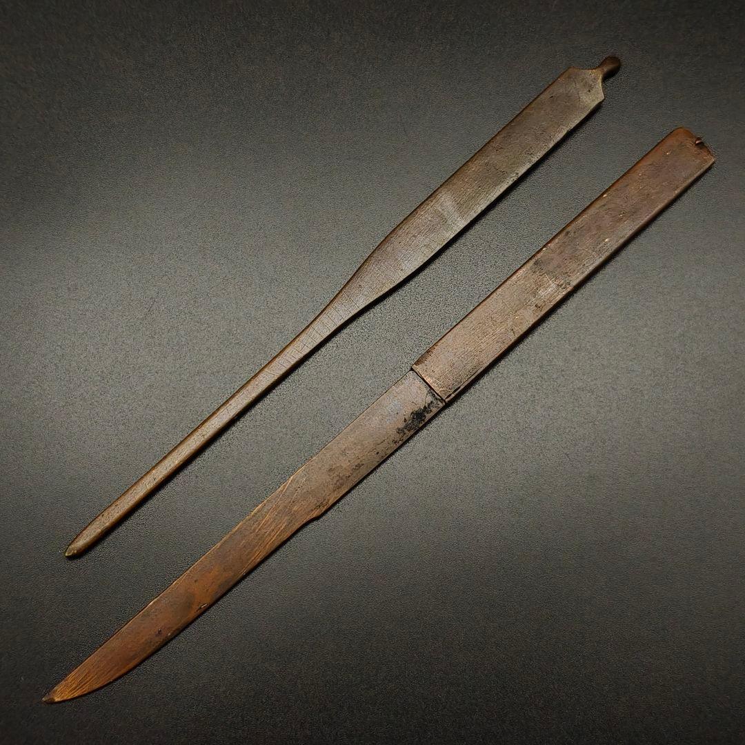 日本刀装具　小柄　笄　家紋の図　五三の桐　三巴の紋　銅地　絵金銀　刀剣美術