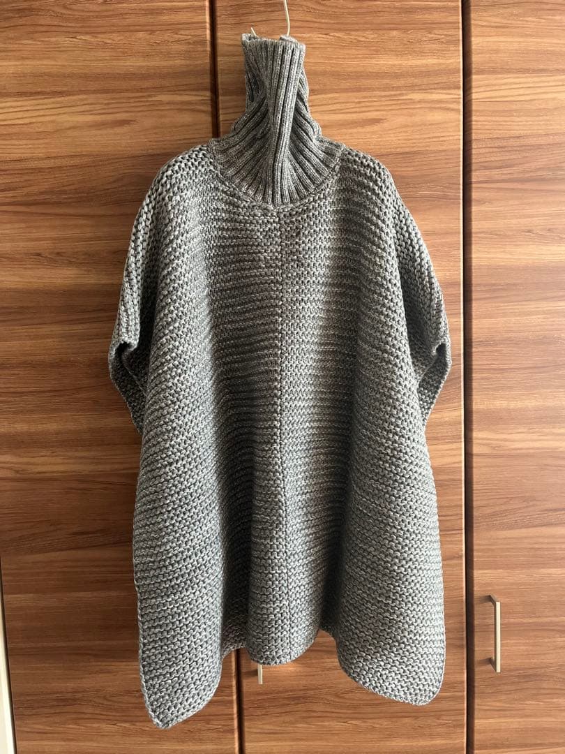 りちゃ さま専用UGG australia ⚫︎クポンチョ⚫︎未使用⚫︎ニット コート